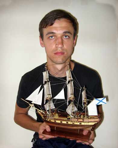 Постройка модели корабля: готовая модель в руках автора